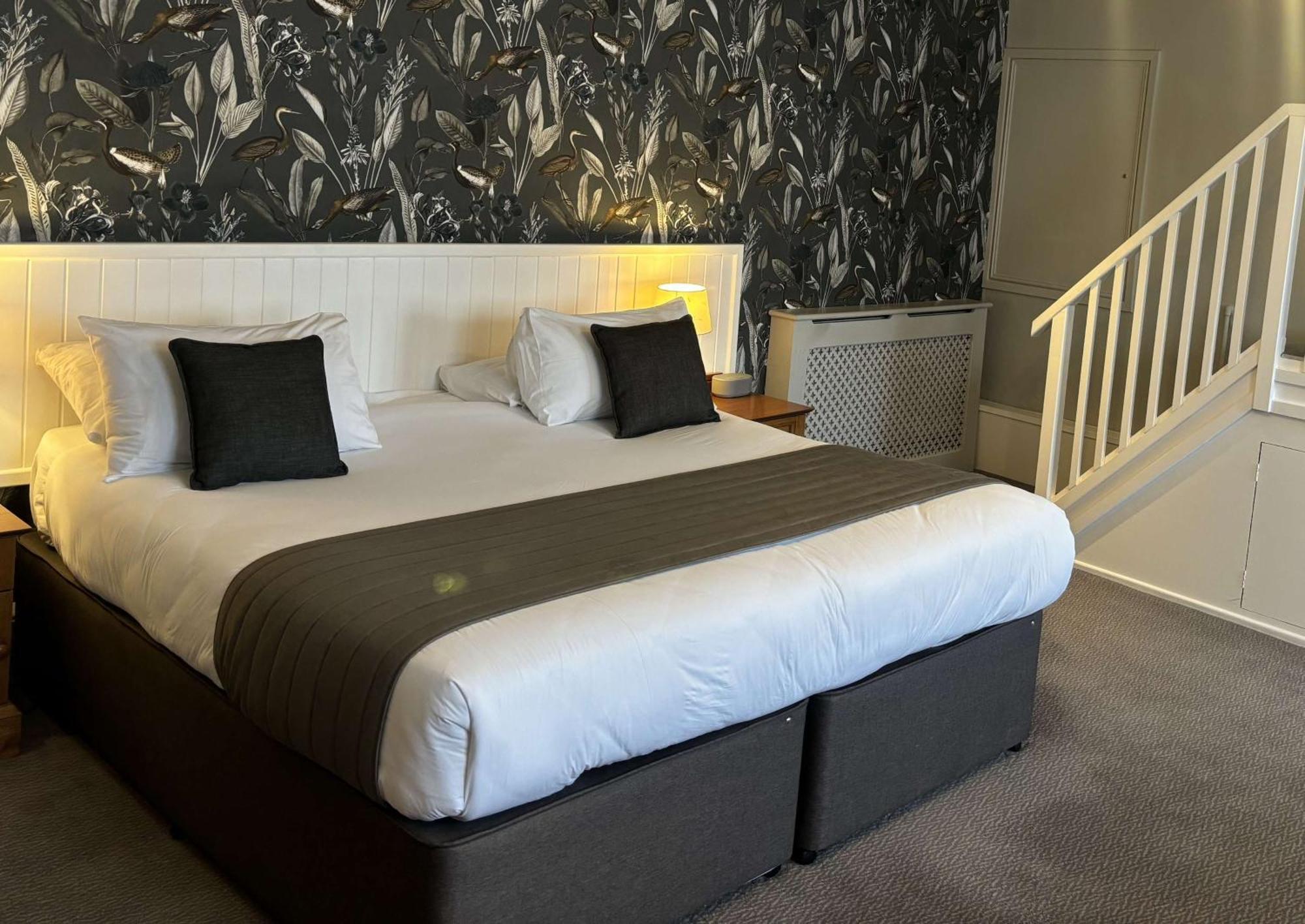 Western Valley Hotel 3*